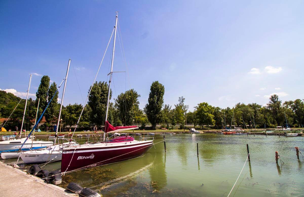 Båtar vid Balatonsjön
