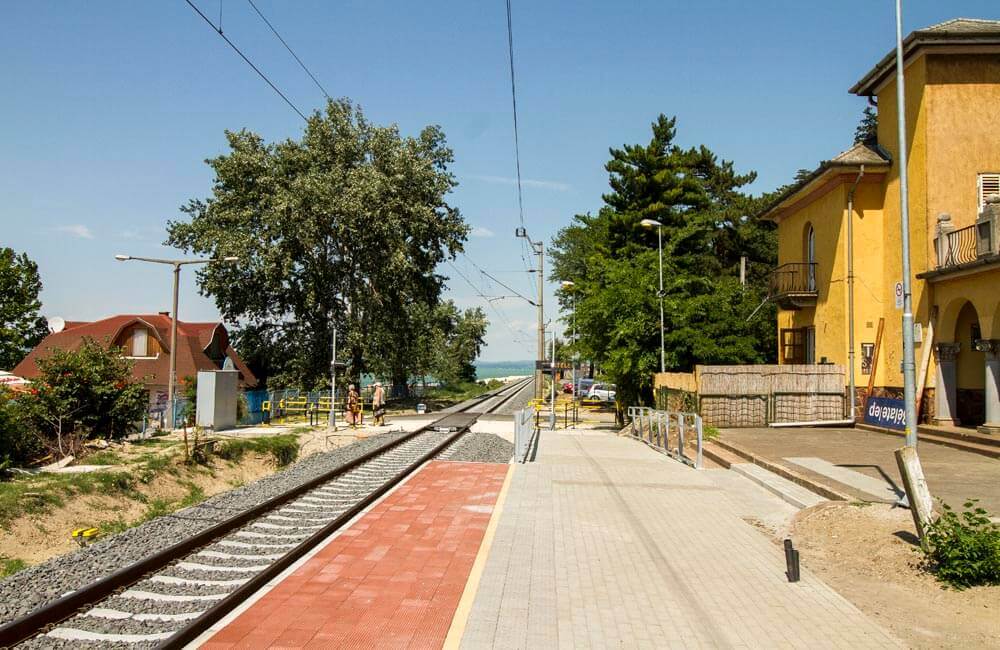 Järnvägen Budapest-Zagreb vid Balatonsjön
