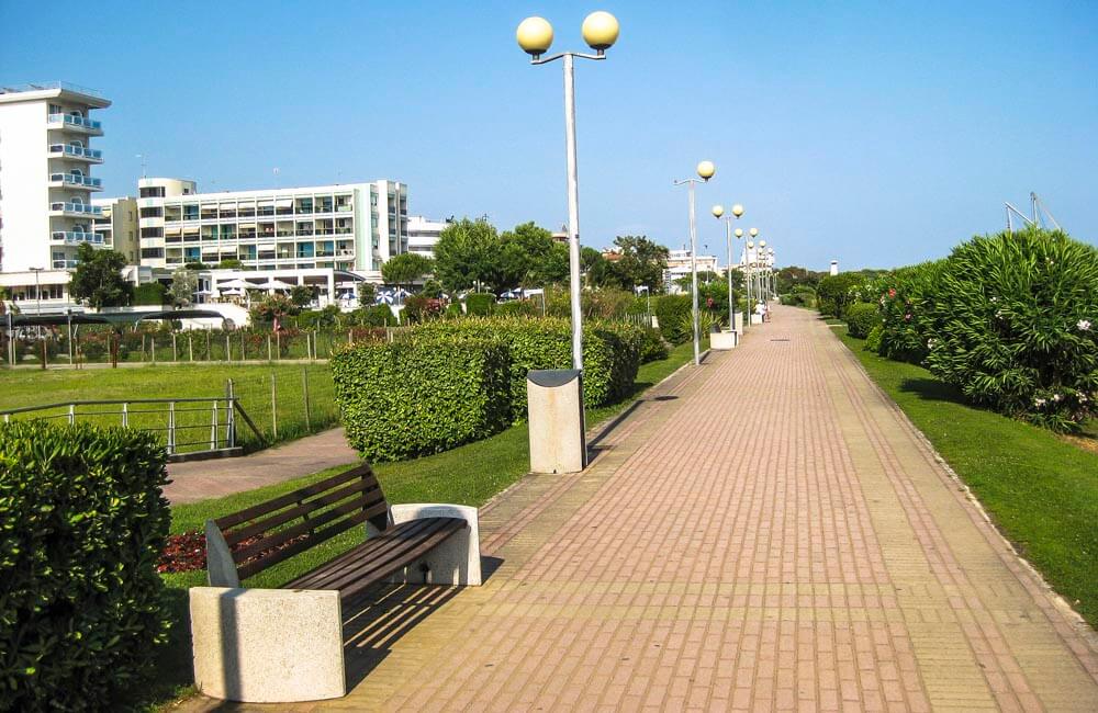 Strandpronenaden i Bibione