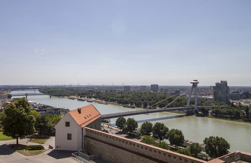 Bratislava, Donau och Most SNP