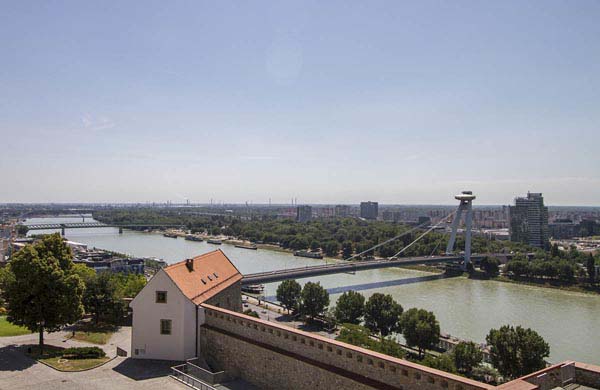 Bratislava, Donau och Most SNP