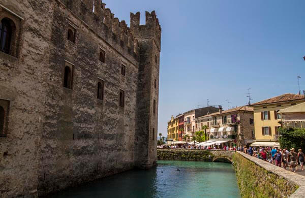 Medeltidsborgen i Sirmione